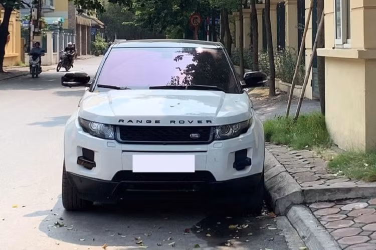 Vào tháng 9 năm 2019, những hình ảnh về chiếc SUV hạng sang Range Rover Evoque bị kẻ gian vặt mặt gương ở Hà Nội cũng khiến cho cư dân mạng đặt ra câu hỏi bán cho ai? Nhiều người cho rằng những kẻ gian vặt mặt gương các dòng xe sang Range Rover rất khó có thể thanh lý. Chủ nhân của những chiếc Range Rover là những người thành đạt và không dễ gì họ bỏ tiền ra chuộc lại các mặt gương bị những tên trộm lấy đi.