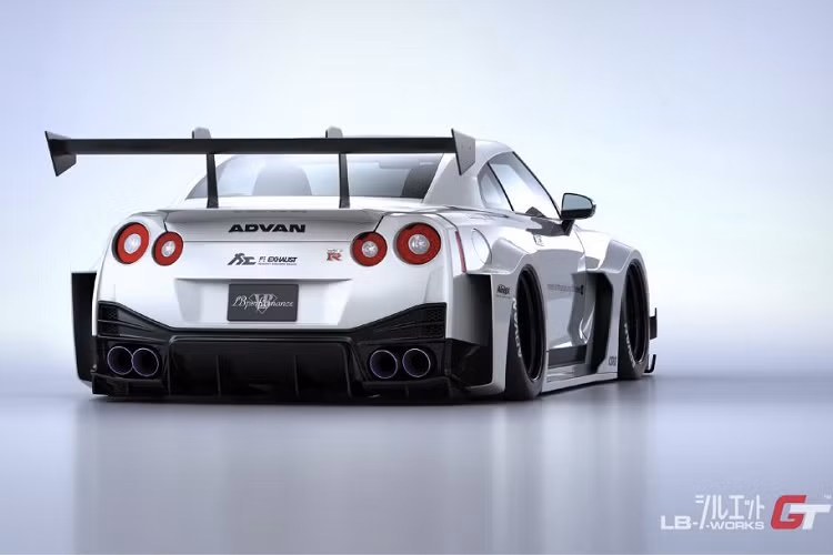 Bên cạnh gói độ LB-Silhouette Works GT 35GT-RR cho Nissan GT-R 2020 mới, dòng sản phẩm này còn có hai bản độ khác dành cho Lamborghini Huracan và Ferrari 458 Italia. Chiếc Nissan GT-R đầu tiên với gói độ này sẽ được trưng bày lần đầu tại Tokyo Auto Salon 2020 diễn ra tới đây.