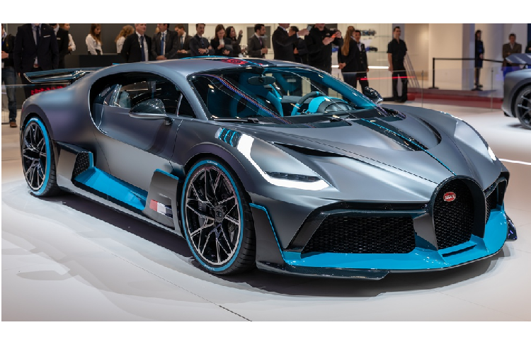 9. Bugatti Divo: Hầu hết mọi người đều biết Bugatti nổi tiếng với mẫu Veyron, tuy nhiên những người từng sở hữu mẫu xe này phàn nàn rằng nó quá cồng kềnh và xử lý kém. Có lẽ đó là nguyên nhân khiến cho Bugatti tạo ra một phiên bản đặc biệt của Bugatti Chiron, mang tên Divo. 