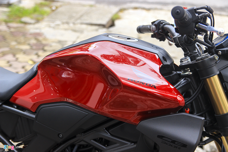 Bình xăng dung tích 10,1 lít. Động cơ 1 xy-lanh dung tích 286 phân khối cho công suất cực đại 30 mã lực tại 8.500 vòng/phút, mô-men xoắn 27,5Nm tại 6.500 vòng/phút. Hộp số 6 cấp. 