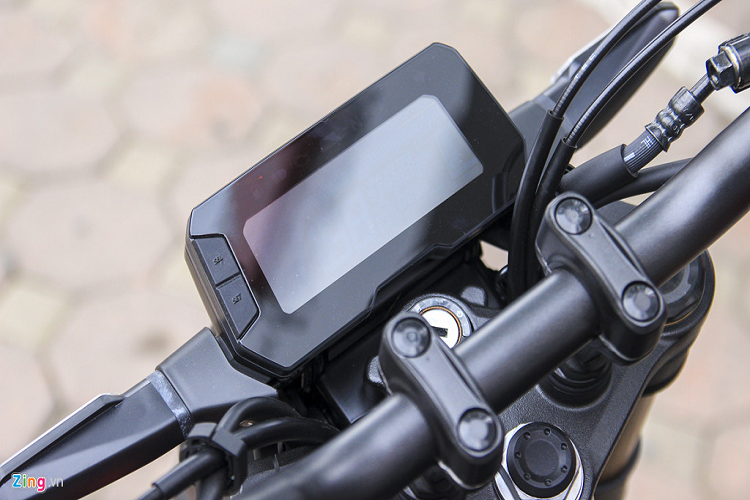 Ngoài đèn pha, giảm xóc, mẫu xe môtô Honda CB300R mới cũng có màn hình LCD với cách bố trí các nút bấm tương tự CB150R. 