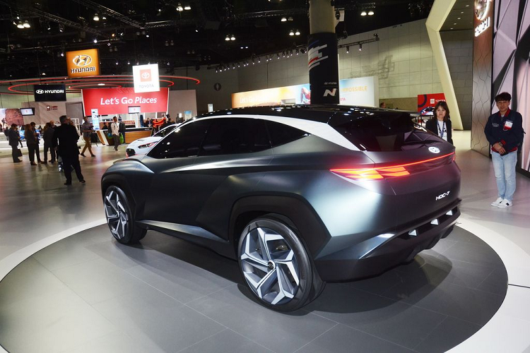 Cuối cùng, Vision T Concept khá đặc biệt khi không có gương chiếc hậu, có thể xe sẽ được trang bị hệ thống camera tương tự mẫu Audi e-tron.