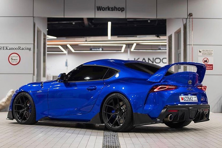 Bên cạnh đó, xe cũng được nâng cấp với bộ mâm đến từ Vossen, kích thước 20 inch. Hệ thống treo mới cũng giúp xe thấp hơn so với tiêu chuẩn. Dưới nắp ca-pô, động cơ và hệ thống nạp, xả cũng đã được nâng cấp nhằm cho ra công suất ấn tượng hơn. Tuy nhiên, hãng độ Ekanno Racing lại không công bố những thông số này một cách chi tiết.