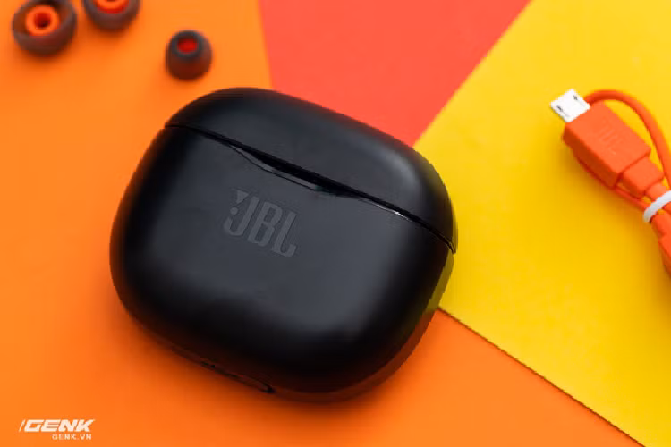 Tren tay tai nghe true-wireless JBL Tune 120 moi-Hinh-5