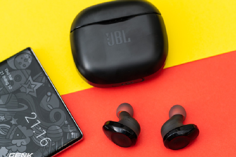 Tren tay tai nghe true-wireless JBL Tune 120 moi-Hinh-13