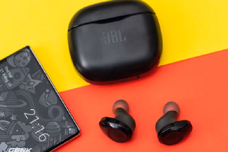 Tren tay tai nghe true-wireless JBL Tune 120 moi-Hinh-13