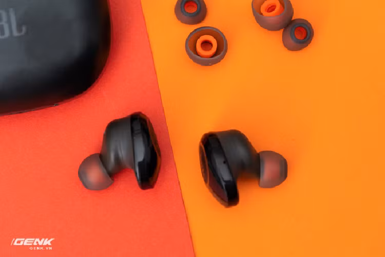 Tren tay tai nghe true-wireless JBL Tune 120 moi-Hinh-10