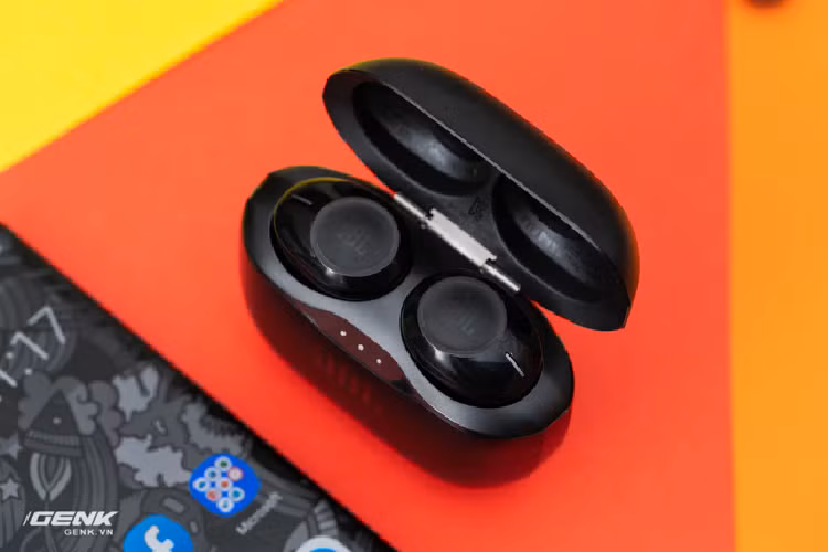 Tren tay tai nghe true-wireless JBL Tune 120 moi-Hinh-12