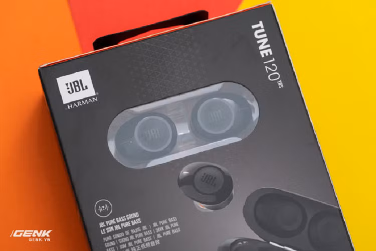 Tren tay tai nghe true-wireless JBL Tune 120 moi-Hinh-2