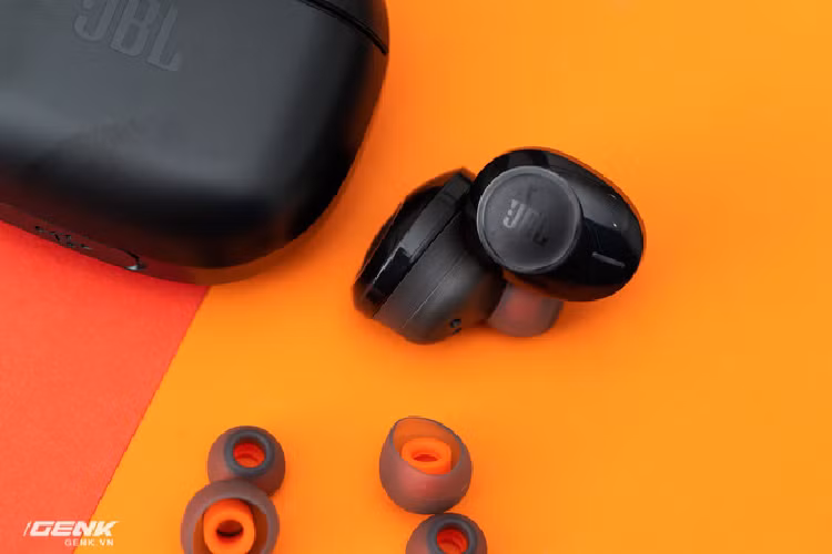 Tren tay tai nghe true-wireless JBL Tune 120 moi-Hinh-8