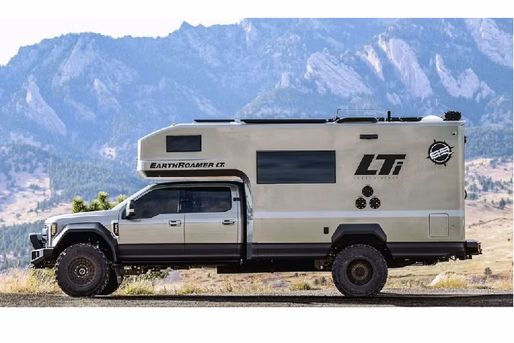 Nó được chế tạo dựa trên một chiếc Ford F-550 Super Duty với một căn nhà bằng sợi carbon mọc lên từ thùng xe phía sau. Một động cơ dầu dung tích 6.7 lít khiến cả 4 bánh chuyển động với 360 lít nhiên liệu để đảm bảo bạn sẽ đi được một hành trình thật dài vào miền hoang dã mà không phải dừng lại giữa chừng.