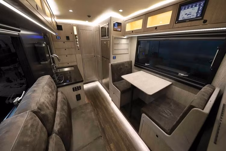 Không gian sống của xe có thiết kế rất đẹp và hiện đại