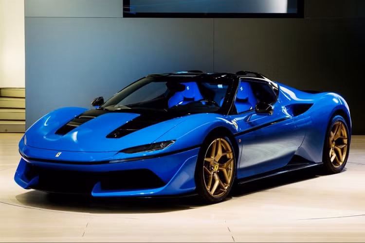 Cả 10 chiếc xe đã được bàn giao đến xứ sở hoa anh đào từ lâu nhưng lại ít khi được bắt gặp tại các sự kiện cũng như hành trình khắp nước Nhật. Giờ đây, một trong số những siêu xe Ferrari J50 tại Nhật Bản đang được rao bán với giá “thách cưới” lên đến 6,34 triệu Euro, tương đương 6,94 triệu USD (khoảng gần 162 tỷ đồng).