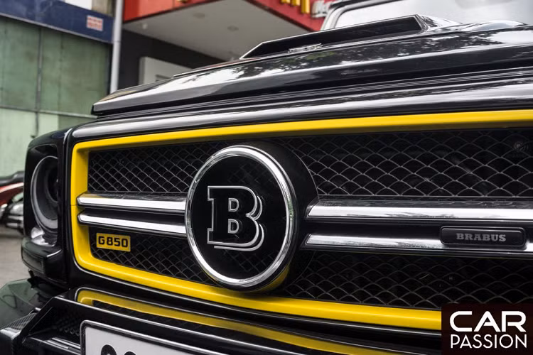 Tại thị trường Việt Nam có đến hai chiếc Mercedes-Benz G63 AMG được độ gói Brabus 850, chiếc đầu tiên được nhập về với ngoại thất đen bóng kết hợp với một chi tiết được sơn đỏ cùng phần nội thất được bọc da màu đỏ, chiếc xuất hiện trong bài viết là chiếc thứ hai với ngoại thất đen vàng cá tính và nội thất được bọc da màu vàng.