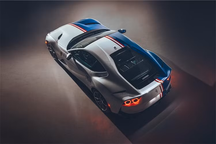 Theo đó, chương trình Tailor Made của Ferrari sẽ đưa ra ba hướng đi cho khách hàng. Đầu tiên là “Scuderia Collection” với thiên hướng thiết kế những chiếc xe thương mại theo phong cách đến từ những chiếc xe đua của Ferrari.