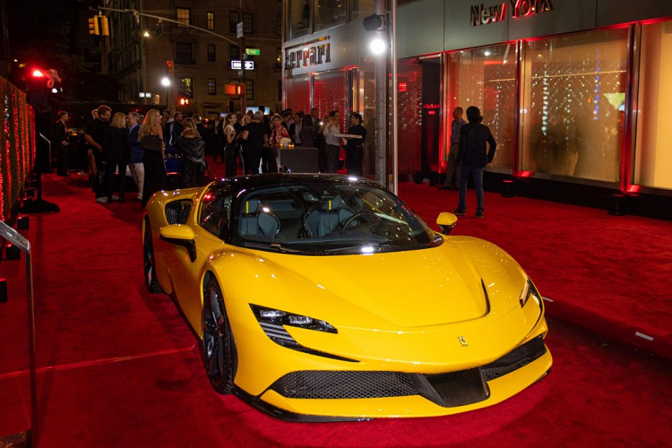 Năm 2014, hãng siêu xe Ferrari mở trung tâm thứ hai tại Thượng Hải và mới đây, hãng siêu xe này đã khai trương trung tâm Tailor Made thứ ba được đặt tại thành phố New York, Hoa Kỳ.