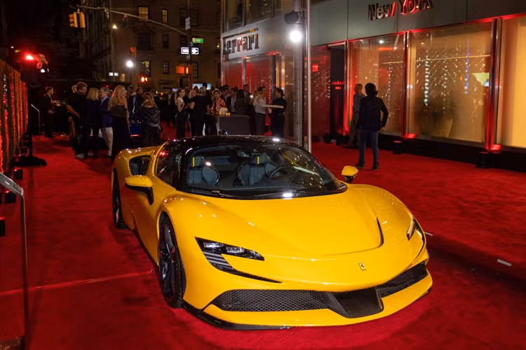 Năm 2014, hãng siêu xe Ferrari mở trung tâm thứ hai tại Thượng Hải và mới đây, hãng siêu xe này đã khai trương trung tâm Tailor Made thứ ba được đặt tại thành phố New York, Hoa Kỳ.