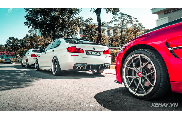 Ngoài bộ body-kit, mâm xe hầm hố, bộ ba mẫu xe độ BMW còn sở hữu những bộ pô xịn xò, cho ra những âm thanh đanh thép và nóng bỏng.