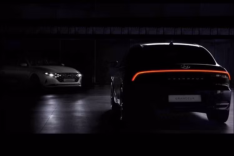 Hiện tại, Mẫu xe ôtô Hyundai Grandeur đang thuộc thế hệ thứ 6 và được giới thiệu lần đầu tiên cách đây 3 năm. Chính vì thế Hyundai sắp trình làng phiên bản nâng cấp facelift cho mẫu sedan cỡ lớn này. Nhờ đó, xe hứa hẹn sẽ thu hút và cạnh tranh hơn trên thị trường.