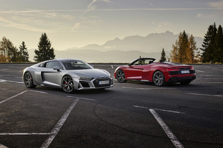Thực tế, Audi R8 2020 mới phiên bản sử dụng hệ dẫn động cầu sau vốn không phải cái tên xa lạ với người tiêu dùng. Tuy nhiên, vì nhiều lý do khách quan mà một thời gian, phiên bản này không còn được sản xuất.