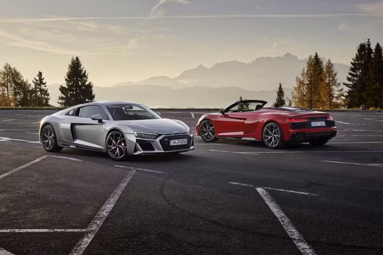 Thực tế, Audi R8 2020 mới phiên bản sử dụng hệ dẫn động cầu sau vốn không phải cái tên xa lạ với người tiêu dùng. Tuy nhiên, vì nhiều lý do khách quan mà một thời gian, phiên bản này không còn được sản xuất.