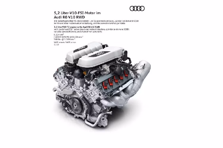 "Trái tim" của Audi R8 RWD 2020 là khối động cơ V10 5.2L hút khí tự nhiên với sức mạnh đầu ra đạt 532 mã lực và 540 Nm mô-men xoắn cực đại. Đi kèm với đó là hộp số S-Tronic 7 cấp.