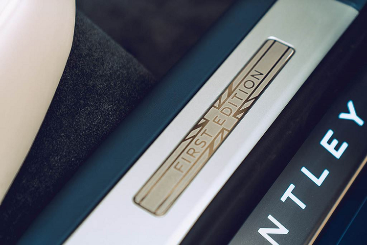 Giá xe Bentley Flying Spur First Edition 2020 khả năng cao sẽ được công bố tại sự kiện gây quỹ từ thiện Elton John AIDS Foundation Gala diễn ra vào ngày 24/7 tới và chắc chắn một điều nó sẽ không hề rẻ.