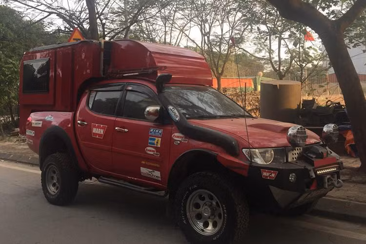 Được biết anh Trung đã phải mất đến 1 năm và chi phí lên đến 300 triệu đồng để biến chiếc xe bán tải Mitsubishi Triton của mình thành ngôi nhà di động khá tiện nghi và có thể phượt mọi địa hình.