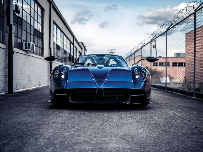 Trong số đó, một số lượng thần gió Pagani Huayra Roadster carbon đã được giao tới các khách hàng tại thị trường Mỹ.