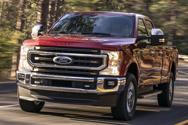 Ford Expedition King Ranch đời 2017 từng được trang bị động cơ xăng V6 3.5L tăng áp kép, công suất 365 mã lực, mô-men xoắn 570 Nm, dẫn động bốn bánh toàn thời gian và hộp số tự động 6 cấp.