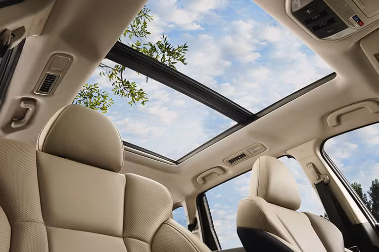 Sức mạnh được truyền xuống bốn bánh (AWD) thông qua hộp số tự động vô cấp (CVT) giả lập 8 cấp.