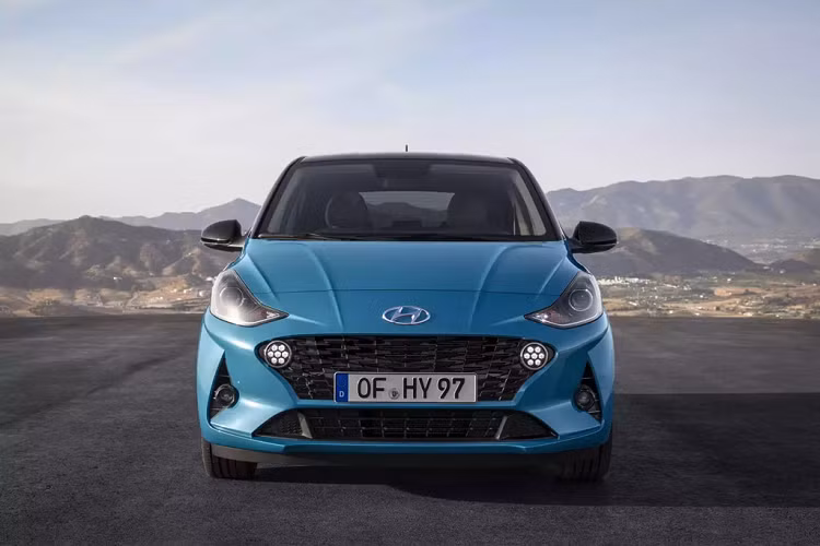 Tính năng tránh va chạm trước có thể phát hiện phương tiện và người đi bộ trước mũi xe nhờ camera đa chức năng. Trong khi hỗ trợ đèn pha tự động chuyển giữa cos và pha, tránh làm lóa mắt phương tiện ngược chiều.