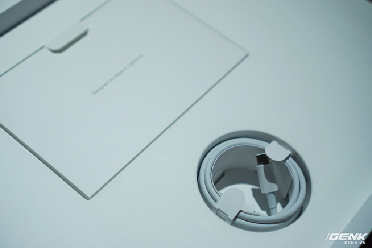 Tren tay MacBook Pro 16inch vien man hinh mong-Hinh-4