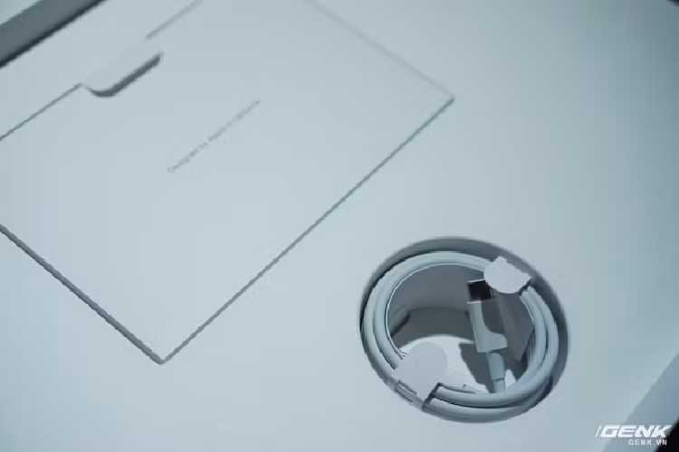 Tren tay MacBook Pro 16inch vien man hinh mong-Hinh-4