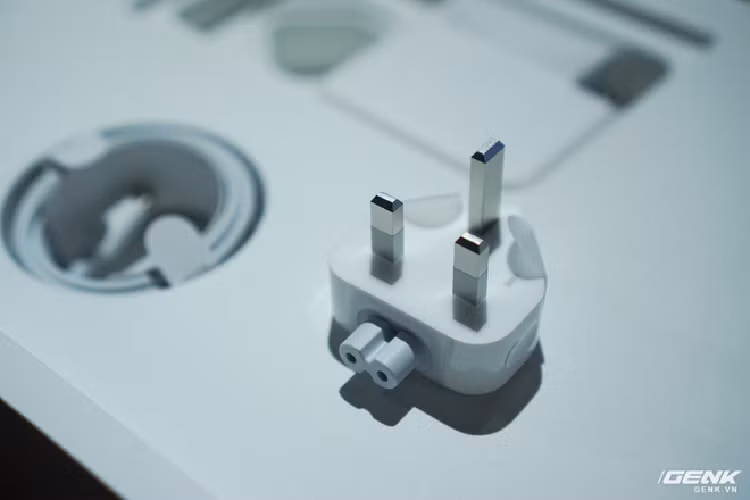 Tren tay MacBook Pro 16inch vien man hinh mong-Hinh-5