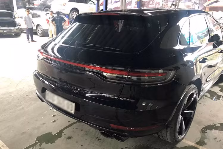 Sức mạnh được truyền xuống bánh (AWD) thông qua hộp số 7 cấp ly hợp kép (PDK) và hệ thống kiểm soát lực kéo (PTM). Nhờ đó, Macan GTS có khả năng tăng tốc từ 0 – 100km/h trong 5,2 giây và rút ngắn còn 5 giây với gói tùy chọn Sport Chrono trước khi đạt tốc độ tối đa 256 km/h.