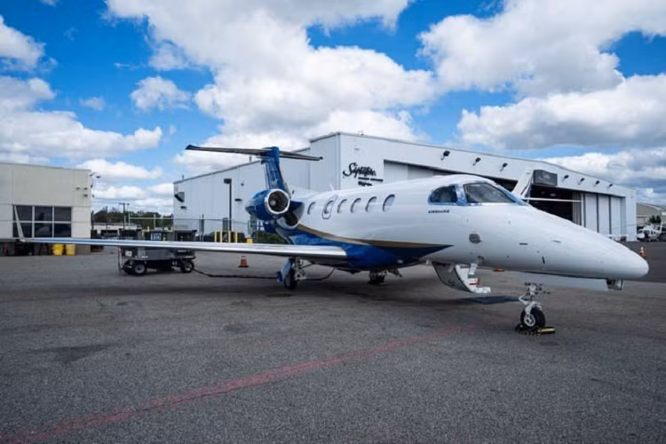 Kể từ khi ra mắt vào năm 2009, chuyên cơ Embraer Phenom 300 là một trong những máy bay phản lực tư nhân bán chạy nhất trên thế giới, với hơn 500 chiếc được giao