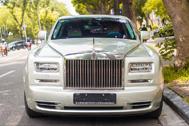 Từ khi ra mắt, bộ sưu tập này đã không được tiết lộ giá bán cụ thể. Dù là xe đã qua sử dụng, Rolls-Royce Phantom Hadar vẫn là độc bản trên thế giới và có giá không dưới 40 tỷ sau khi đóng đủ các loại thuế tại Việt Nam.