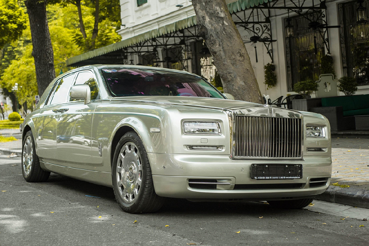 Vào năm 2014, hãng xe Anh quốc ra mắt bộ sưu tập xe siêu sang Rolls-Royce Suhail Collection nhằm vinh danh Ibn al-Haitham - nhà toán học, nhà thiên văn học, nhà triết học Ả Rập ở thế kỷ thứ 10. Suhail là tên một chòm sao đã truyền cảm hứng làm khoa học cho Ibn al-Haitham.