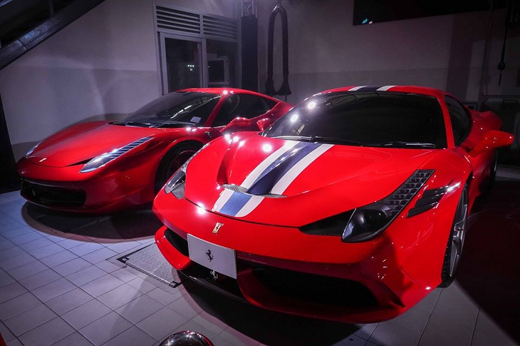 Từ trái qua, Ferrari 458 Italia, Ferrari 458 Speciale, Ferrari 488 GTB và cuối cùng là Ferrari 488 Pista. Ferrari 458 Speciale có đúng một chiếc ở Việt Nam và thuộc sở hữu của ông Đặng Lê Nguyên Vũ.