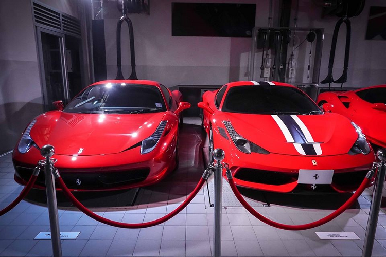 Cặp đôi Ferrari 458 Italia và Ferrari 458 Speciale