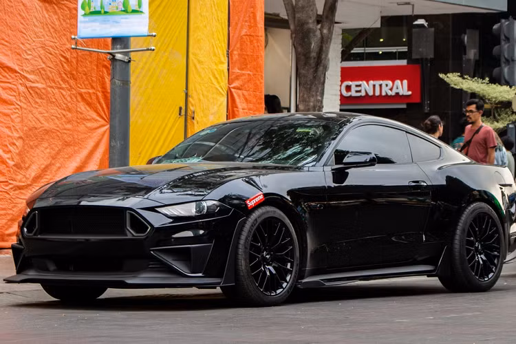 Từng là mẫu Mustang mạnh nhất tại Việt Nam (trước khi chiếc Hennessey Heritage Edition Mustang xuất hiện), Ford Mustang GT 5.0 mới có số lượng khá hạn chế. Trong đó, phiên bản facelift đời 2019 có số lượng chỉ đếm trên đầu ngón tay.