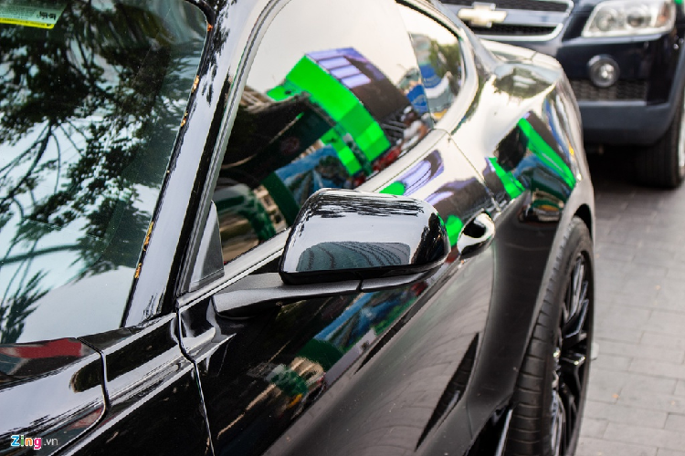 Ford Mustang GT 2019 sử dụng động cơ hút khí tự nhiên V8, dung tích 5.0L, sản sinh công suất 460 mã lực và mô-men xoắn 569 Nm. Đi kèm với động cơ mạnh mẽ là hộp số tự động 10 cấp. 