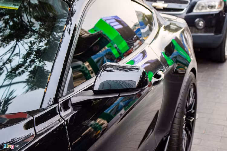 Ford Mustang GT 2019 sử dụng động cơ hút khí tự nhiên V8, dung tích 5.0L, sản sinh công suất 460 mã lực và mô-men xoắn 569 Nm. Đi kèm với động cơ mạnh mẽ là hộp số tự động 10 cấp. 