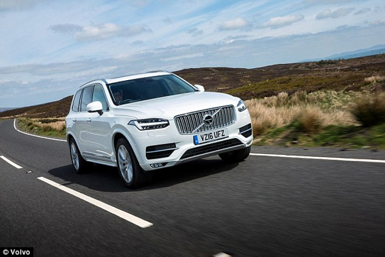 Volvo XC90. Giá từ 50.435 bảng Anh (khoảng 1,5 tỷ đồng). Điểm tin cậy: 22,6%. Nếu đã chi hơn 50.000 Bảng cho một chiếc SUV lớn, chắc chắn, bạn sẽ cảm thấy không hài lòng khi nó gặp trục trặc. Nhưng đó lại là trường hợp của xe Volvo XC90 với hơn 1/2 (53%) số chủ sở hữu xe này cho biết, xe thường xuyên bị lỗi.