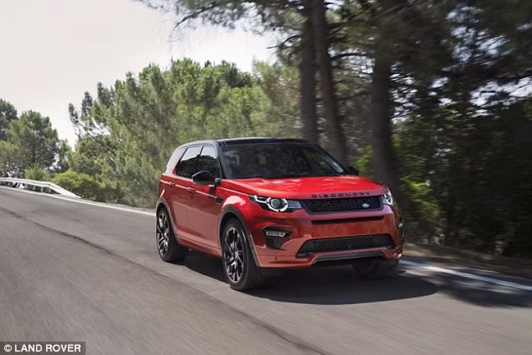 Land Rover Discovery Sport (động cơ Diesel). Giá từ 30.145 bảng Anh (khoảng 919 triệu đồng). Điểm tin cậy: 43,8%. Land Rover được quảng bá là mẫu xe mạnh mẽ, có thể tới bất cứ đâu. Nhưng chiếc Discovery Sport lại không được như những gì nhà sản xuất tung hô. 2/5 xe Discovery Sport động cơ dầu xuất hiện lỗi ngay năm đầu sử dụng. Hầu hết các lỗi liên quan đến thân xe và nội thất.