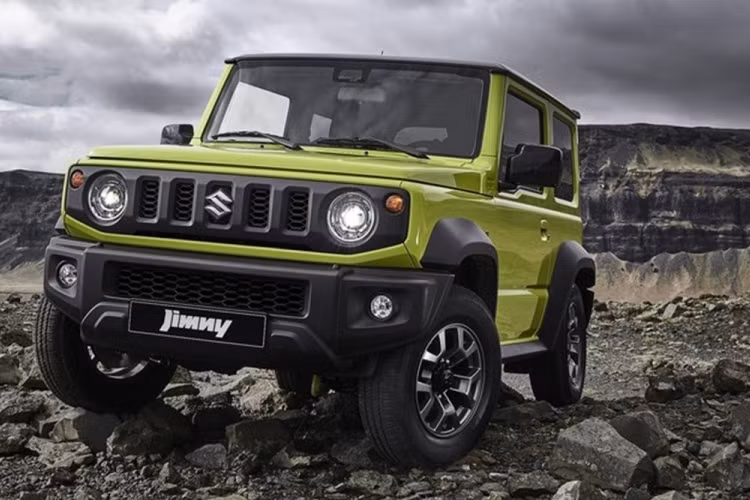 Vẻ ngoài vuông vắn, kích thước nhỏ bé của Suzuki Jimny mang đến nguồn cảm hứng bất tận cho những hãng độ. Và... sau Mercedes G-Class, Suzuki Jimny tiếp tục "biến hình" thành Land Rover Defender khá ấn tượng.
