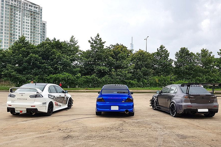 Mitsubishi luôn giữ một công thức chung cho toàn bộ những chiếc Evolution (hay gọi tắt là Evo): dựa trên cơ sở chiếc sedan hạng C bình dân Mitsubishi Lancer nhưng có kiểu dáng "ngầu" hơn nhờ bodykit thể thao và cánh gió lớn phía sau đuôi; trang bị động cơ 4 xi-lanh tăng áp 2.0l kèm hệ dẫn động 4 bánh toàn thời gian.