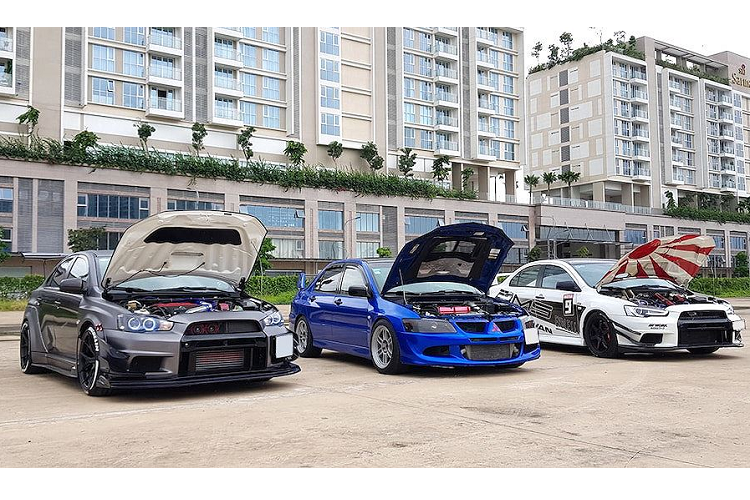 Tuy nhiên về ngoại hình và nội thất, mỗi chiếc Mitsubishi Lancer Evolution độ lại được chủ nhân của chúng "cá nhân hoá" theo sở thích riêng. Trong đó chiếc Evo VIII gần với nguyên bản nhất, khi thay đổi của chiếc xe chỉ nằm ở bộ mâm Enkei RPF1 6 cánh kép. Bên trong cabin của xe được độ cặp ghế trước Recaro ôm lưng kèm đai an toàn 4 điểm.