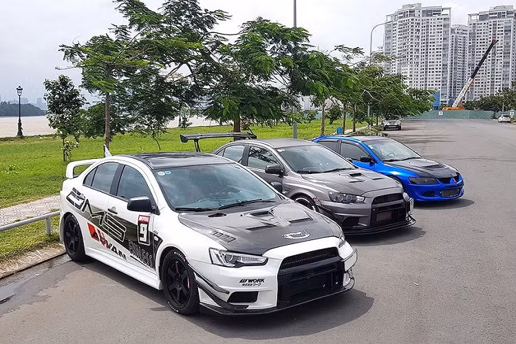 Sự nổi tiếng của Lancer Evolution trên toàn cầu có được là nhờ vào những thành công trên đường đua rally Thế giới WRC, khi nó cạnh tranh gay gắt với đối thủ "truyền kiếp" đồng hương Subaru Impreza WRX STI. Ngoài ra Lancer Evolution còn ghi đậm dấu ấn khi xuất hiện trong nhiều bộ phim hành động tốc độ như Thunderbolt, 2 Fast 2 Furious, The Fast &amp; The Furious: Tokyo Drift...